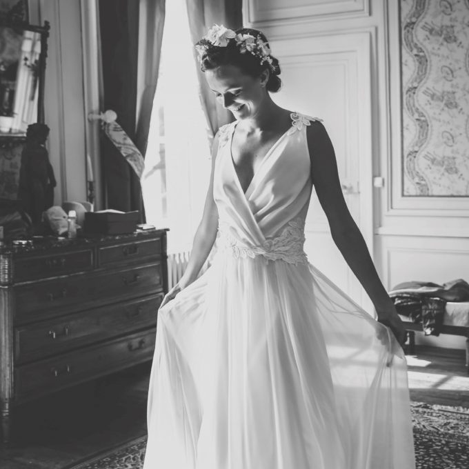 La robe de mariée de Camille: de la guipure placée délicatement sur la mousseline comme un bijou
