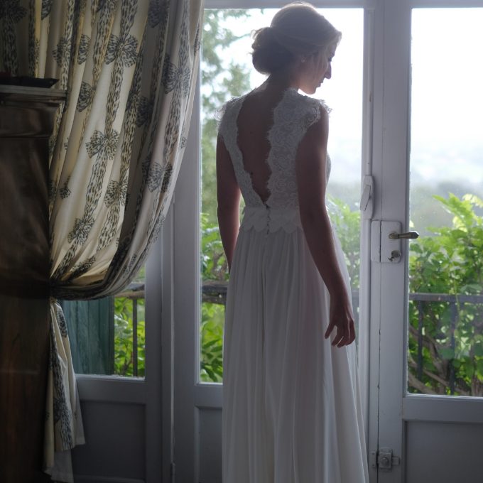 Robe de mariée en dentelle de Calais Constance Fournier
